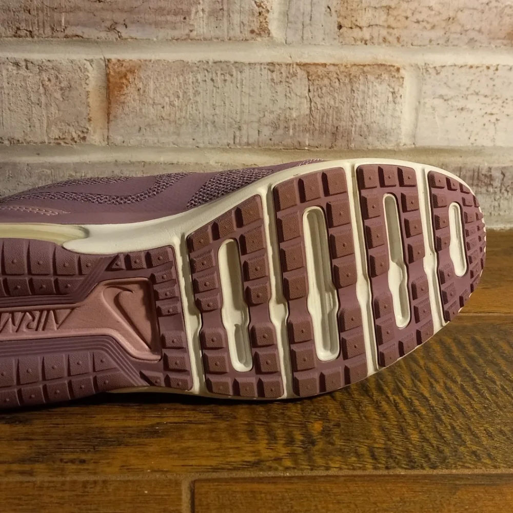Woman's Nike Air Max's - Picture 6 of 7